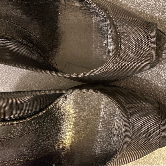 Gorgeous pair of MINT condition Fendi Heels - Picture 4 of 7